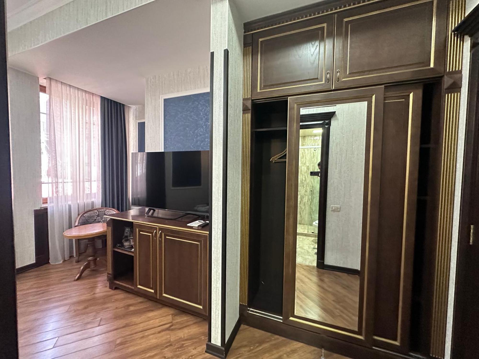 Royal Renaysance Yerevan Exterior foto